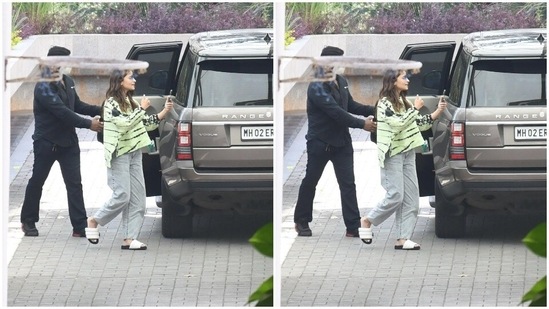 Shilpa and Alia’s weekend outfits gave us major summer fashion goals Alia Bhatt was clicked from far as she came out of her car.(HT Photos/Varinder Chawla)