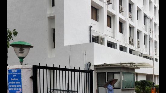 CIDCO Bhavan in CBD Belapur. CIDCO has decided to provide water to buildings without Occupation Certificate in Airport Rehabilitation and Resettlement region. (BACHCHAN KUMAR/HT PHOTO) CIDCO Bhavan in CBD Belapur. CIDCO has decided to provide water to buildings without Occupation Certificate in Airport Rehabilitation and Resettlement region. (BACHCHAN KUMAR/HT PHOTO)