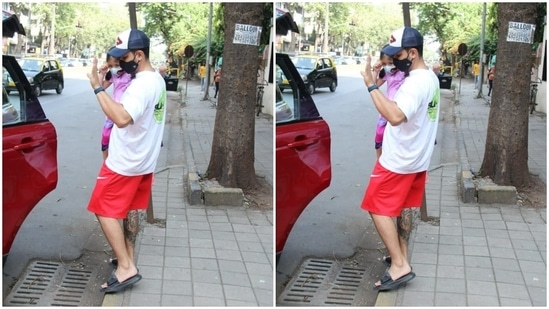 Kunal posed for the cameras as he held Inaaya in his arms.(HT Photos/Varinder Chawla)