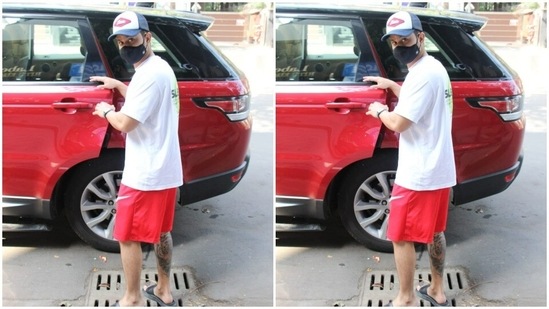 Kunal posed for a picture before getting in his car.(HT Photos/Varinder Chawla)