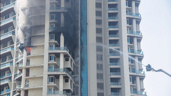 TheMumbai Fire Brigade has said that had the firefighting system at One Avighna Park high-rise got operational automatically, the fire would have come under control much earlier. (Pratik Chorge/HT PHOTO)
