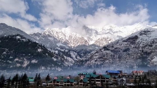 Manali, Himachal Pradesh: If you are visiting Manali for the first time, get ready to leave your heart there. Wake up to snow-capped mountains and sparkling streams as you enjoy a cup of coffee from your hotel room.(Unsplash)