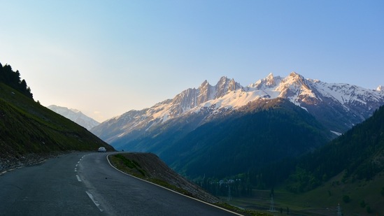 Sonmarg, Jammu and Kashmir: This popular destination will give you the best winter experience. You can visit Sonmarg any time of the year but if you want to catch a sight of snow then you can visit between November and April.(Unsplash)