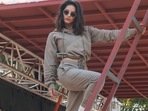 As athleisure wear continues to be a rage, Sunny Leone leaves fashionistas impressed with her spicy hot look from the sets of MTV Splitsvilla X3 in an old army green crop hoodie and a pair of similar-coloured joggers.(Instagram/sunnyleone)