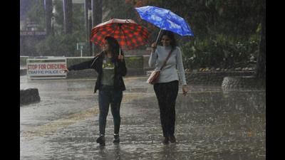 Shielding themselves with woollens and umbrellas, women enjoying the rain at Sukhna Lake in Chandigarh on Sunday. (Keshav Singh/HT) Shielding themselves with woollens and umbrellas, women enjoying the rain at Sukhna Lake in Chandigarh on Sunday. (Keshav Singh/HT)