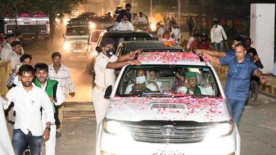 RJD Chief Lalu Prasad leaves for his home from Patna Airport on Sunday. (Santosh Kumar/HT Photo) RJD Chief Lalu Prasad leaves for his home from Patna Airport on Sunday. (Santosh Kumar/HT Photo)