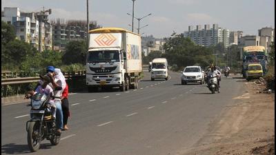 A speeding heavy vehicle on the stretch as seen on Saturday is a common sight, according to daily commuters. Two accidents along the Narhe (Pune) stretch of the Mumbai-Bengaluru highway claimed four lives in two days, taking the eight-year death toll on the 3km stretch to 56. (RAVINDRA JOSHI/HT) A speeding heavy vehicle on the stretch as seen on Saturday is a common sight, according to daily commuters. Two accidents along the Narhe (Pune) stretch of the Mumbai-Bengaluru highway claimed four lives in two days, taking the eight-year death toll on the 3km stretch to 56. (RAVINDRA JOSHI/HT)