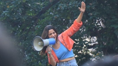 Alia Bhatt holding her loudspeaker while shooting for an ad. (All pictures by Varinder Chawla) Alia Bhatt holding her loudspeaker while shooting for an ad. (All pictures by Varinder Chawla)