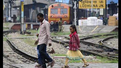 Commuters crossing from railway lines near railway station in Ludhiana on Sunday. (Harsimar Pal Singh/HT) Commuters crossing from railway lines near railway station in Ludhiana on Sunday. (Harsimar Pal Singh/HT)