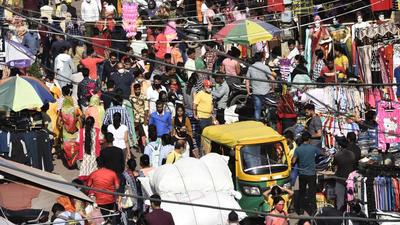 The police said that they will concentrate on traffic management at Sadar Bazar due to high footfall during the festive season. (Vipin Kumar /HT PHOTO) The police said that they will concentrate on traffic management at Sadar Bazar due to high footfall during the festive season. (Vipin Kumar /HT PHOTO)