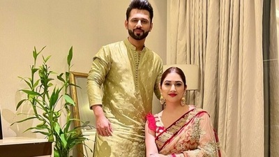 Disha Parmar and Rahul Vaidya celebrate first Karva Chauth in traditional ensembles, don't miss his note Disha Parmar and Rahul Vaidya celebrate first Karva Chauth in traditional ensembles, don't miss his note