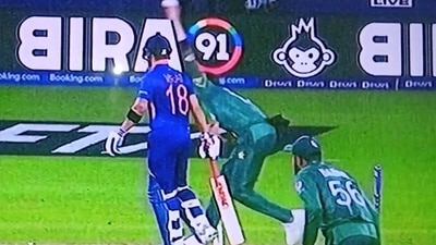 Pictures clearly indicate Shaheen Afridi overstepping.&nbsp; (Twitter)