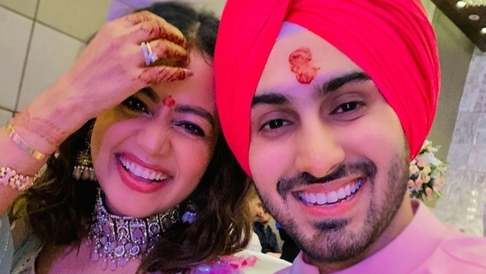They started talking after Rohanpreet asked Neha for her Snapchat ID after the shoot was over.