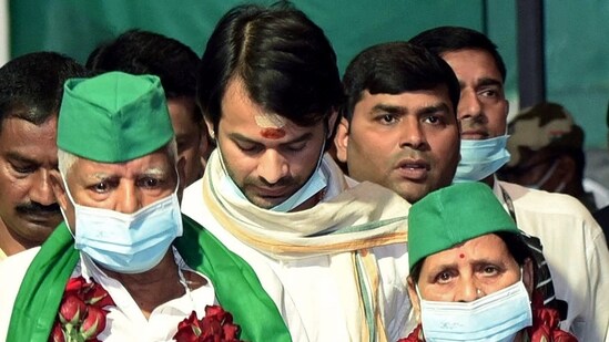 RJD president Lalu Prasad with his wife Rabri Devi and son Tej Pratap at the airport in Patna on Sunday.(ANI Photo)