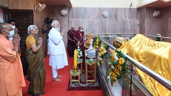 PM Narendra Modi at Mahaparinirvana stupa in Kushinagar, along with UP Chief Minister Yogi Adityanath.&nbsp;(HT PHOTO)