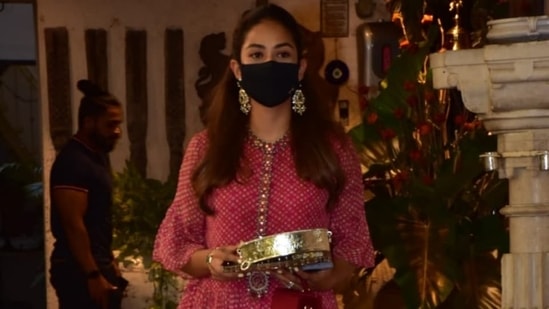 Today, Shahid Kapoor's wife, Mira Rajput, arrived at Anil Kapoor's residence in Mumbai to celebrate the Karva Chauth festivities. She attended the celebrations along with several big names from the industry. For the occasion, Mira was a vision in a bright pink printed ensemble.(HT Photo/Varinder Chawla)