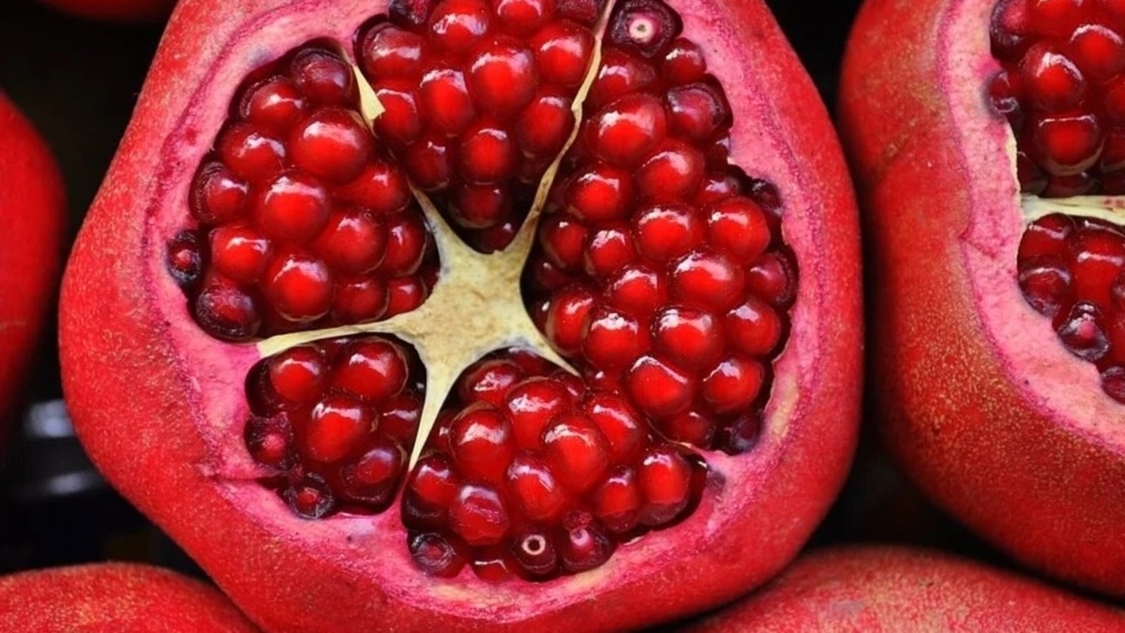 Eating pomegranate daily clearance benefits