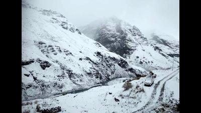 Lahaul and Spiti district of Himachal Pradesh received snowfall on Sunday, leading to a dip in the mercury and blocked roads. (HT Photo)