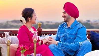 On the other hand, Rohanpreet twinned his pagdi with Neha's rani pink choice as he donned a denim-on-denim look to contrast with his singer-wife. (Instagram/nehakakkar)