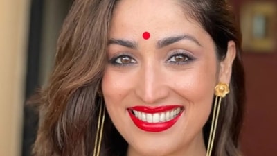 The newly-wed diva dolled up in a traditional red Banarasi saree since red in the dominant colour when married Hindu women dress up for Karva Chauth in ethnic attires. Her solah shringar or 16 steps of makeup too were on-point. (Instagram/yamigautam) The newly-wed diva dolled up in a traditional red Banarasi saree since red in the dominant colour when married Hindu women dress up for Karva Chauth in ethnic attires. Her solah shringar or 16 steps of makeup too were on-point. (Instagram/yamigautam)