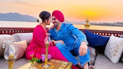 Seated in a cushioned corner of the boat, Neha was seen already dressed for the Karva Chauth night in a rani pink Indian suit that came with a plunging neckline to add to the oomph factor. She layered her look with a georgette matching dupatta. (Instagram/nehakakkar)