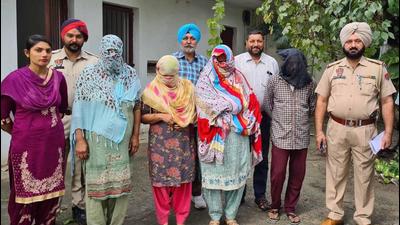 The women robbers’ gang in Ludhiana police custody on Monday. (HT PHOTO) The women robbers’ gang in Ludhiana police custody on Monday. (HT PHOTO)