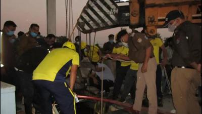SDRF and police personnel at the effluent treatment plant in Rudrapur on Monday. (HT PHOTO.) SDRF and police personnel at the effluent treatment plant in Rudrapur on Monday. (HT PHOTO.)