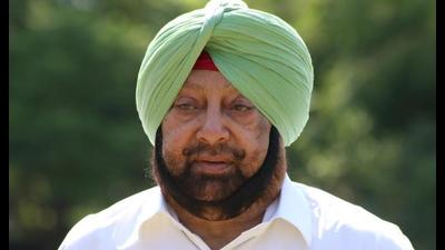 Capt Amarinder defended his Pakistani friend Aroosa Alam and posted her pictures with famous personalities.