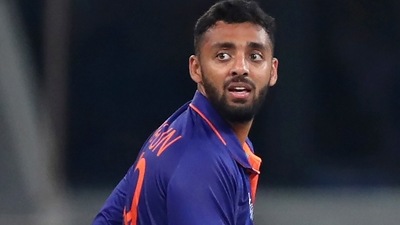 India vs Pakistan: 'Every kid in Pakistan plays this kind of bowling in street cricket': Ex-Pak captain tears down on IND's Varun Chakaravarthy after T20 World Cup match. (AP) India vs Pakistan: 'Every kid in Pakistan plays this kind of bowling in street cricket': Ex-Pak captain tears down on IND's Varun Chakaravarthy after T20 World Cup match. (AP)