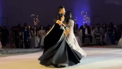 Man grooves to ‘Ladki Badi Anjani Hai’ with his mom and mother-in-law. (Instagram/@just.jully)