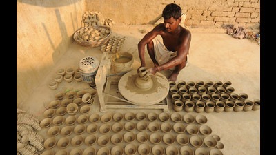Inflation has hit potters hard with the cost of raw material and fuel rising. (HT File Photo) Inflation has hit potters hard with the cost of raw material and fuel rising. (HT File Photo)