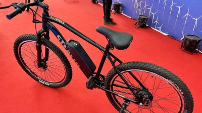 Research firm Mordor Intelligence, in the latest e-bike market forecast for India, suggests the market will be valued at $2.08 million by 2026, up from $1.02 million in 2021. (Vishal Mathur/HT) Research firm Mordor Intelligence, in the latest e-bike market forecast for India, suggests the market will be valued at $2.08 million by 2026, up from $1.02 million in 2021. (Vishal Mathur/HT)
