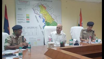Uttar Pradesh additional director general of police (traffic and road safety) Jyoti Narayan held a meeting with the traffic police department in Noida on Monday. (Sourced) Uttar Pradesh additional director general of police (traffic and road safety) Jyoti Narayan held a meeting with the traffic police department in Noida on Monday. (Sourced)