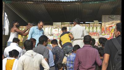 Traders said that if there is further delay, their business will suffer. (HT Archive) Traders said that if there is further delay, their business will suffer. (HT Archive)