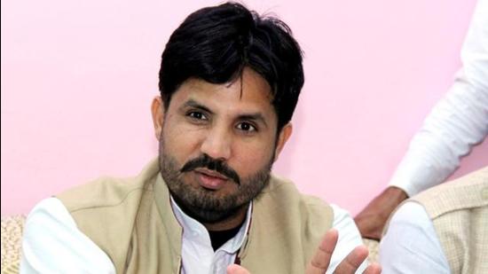 Punjab transport minister Amrinder Singh Raja Warring handed over appointment letters to family members of seven farmers of Mansa, who were killed in the farm stir. (HT PHOTO)