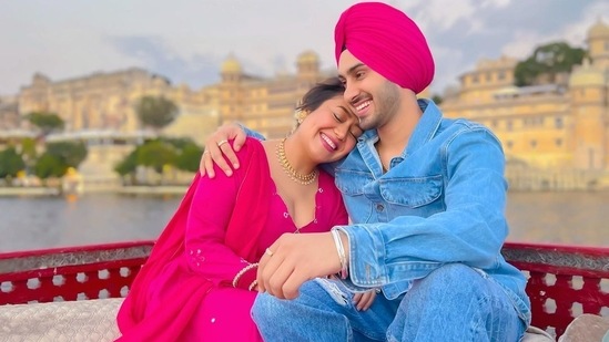 Striking mushy poses in the backdrop of a caramel sunset and royal Rajasthani castles, Neha Kakkar and Rohanpreet Singh set us yearning for a similar romantic getaway with our partner.(Instagram/nehakakkar)