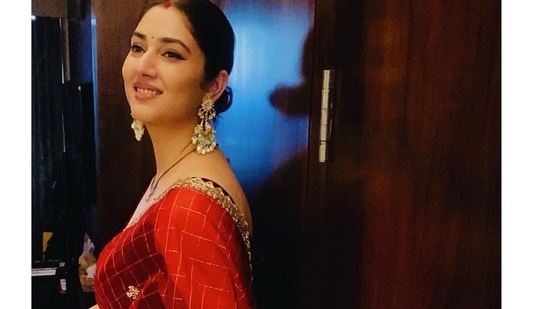 Disha Parmar's saree was adorned with cut dana and sequins embroidered cut work border along with floral buttis while the matching soft silk blouse sported embroidered buttis.&nbsp;(Instagram/dishaparmar)