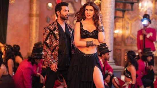 Loved Kriti Sanon's sexy black lehenga set from Hum Do Hamare Do song? It  costs â‚¹89k | Fashion Trends - Hindustan Times