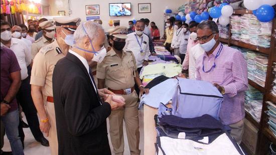 The Yerwada Central Jail inmates’ Diwali exhibition, inaugurated on Monday, is expected to add ₹12-15 lakh to the ocean of deficit of ₹13-14 crore in the industrial output of the state prison department for the financial year of 2020-21. (In pic) Atulchandra Kulkarni, ADG visits the exhibition. (Shankar Narayan/HT PHOTO)
