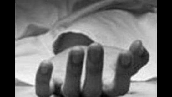 Officials said the vehicle that was travelling from Kashmir to Jammu was hit by shooting stones at Khooni Nallah in Ramban, injuring six travellers seated in the vehicle. (HT Photo)