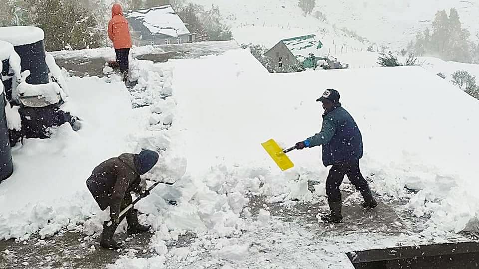 People clear snow from the roof as fresh snowfall continues, at Khoksar, in Lahaulspiti on Sunday. (ANI Photo/Ajay Kumar) People clear snow from the roof as fresh snowfall continues, at Khoksar, in Lahaulspiti on Sunday. (ANI Photo/Ajay Kumar)
