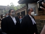 Senior lawyer Mukul Rohatgi, centre, arrives at the Bombay High Court to represent Bollywood actor Shah Rukh Khan's son Aryan Khan.(AP) Senior lawyer Mukul Rohatgi, centre, arrives at the Bombay High Court to represent Bollywood actor Shah Rukh Khan's son Aryan Khan.(AP)