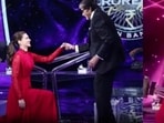 Amitabh Bachchan and Kriti Sanon dance on KBC 13. 