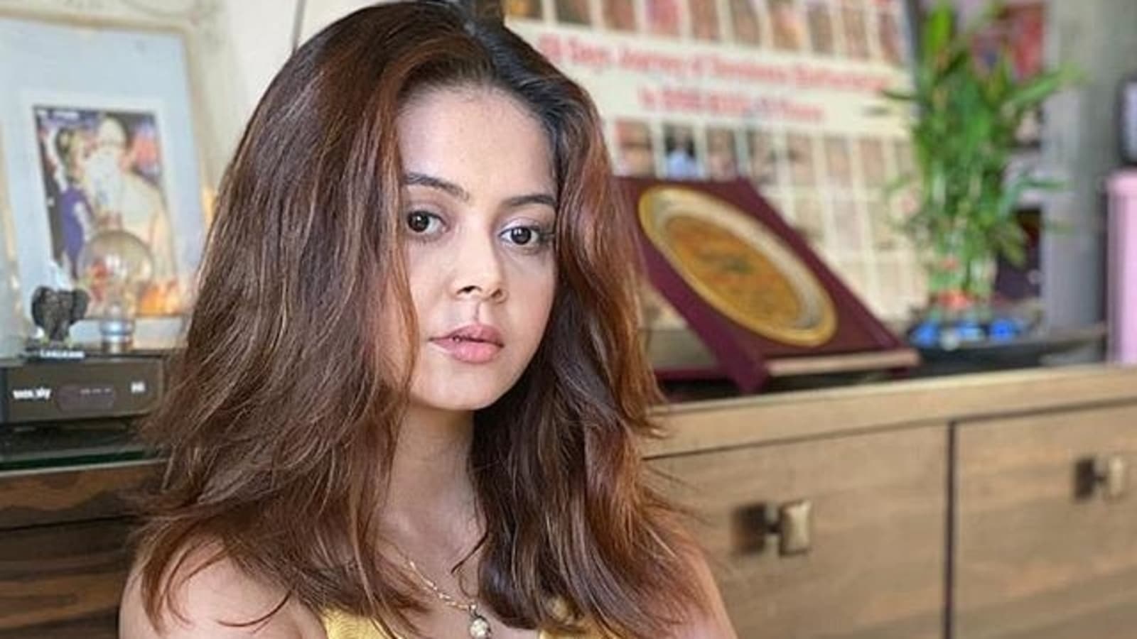 devoleena-bhattacharjee-reacts-as-fan-says-emoji-she-used-to-slam