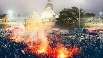 Badabadiya Daka: This festival is celebrated in Odisha on the day of Diwali. On this day, people pay obeisance to their ancestors by lighting bunches of jute-stems and pointing them up to the sky and call their forefathers to visit earth and bless them. (Instagram/@amautkalajanani)