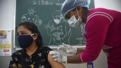 As per the state health department, Pune rural reported 100 new Covid-19 cases which took the progressive count to 364,841 and the death toll stood at 6,877 as two more deaths were reported. (HT PHOTO)