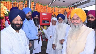 SGPC president Bibi Jagir Kaur inaugurating the first solar power plant at Golden Temple in Amritsar. (Sameer Sehgal/HT) SGPC president Bibi Jagir Kaur inaugurating the first solar power plant at Golden Temple in Amritsar. (Sameer Sehgal/HT)