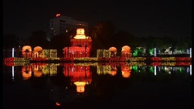 For Diwali, the banks of River Gomti will remain illuminated with attractive lights till November 4. (Deepak Gupta/HT)