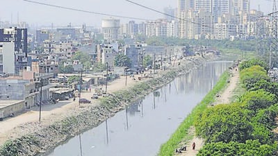 PMC has decided to use a mechanised system to clean drainage lines and chambers in the city. The PMC claims this will save water, time and money. (REPRESENTATIVE PHOTO)