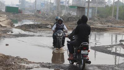 According to MCG officials, superintending engineer Vivek Gill has been entrusted with the responsibility of getting the main roads and national highways repaired. (Representational image/HT Archive) According to MCG officials, superintending engineer Vivek Gill has been entrusted with the responsibility of getting the main roads and national highways repaired. (Representational image/HT Archive)